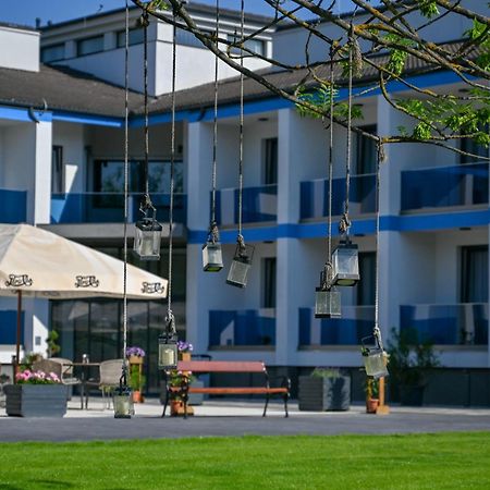 Nn Boutique Hotel Tiszaújváros Εξωτερικό φωτογραφία