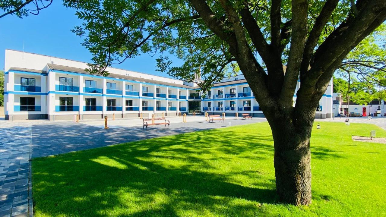 Nn Boutique Hotel Tiszaújváros Εξωτερικό φωτογραφία