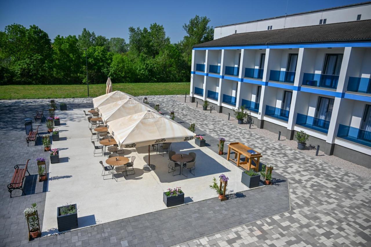Nn Boutique Hotel Tiszaújváros Εξωτερικό φωτογραφία