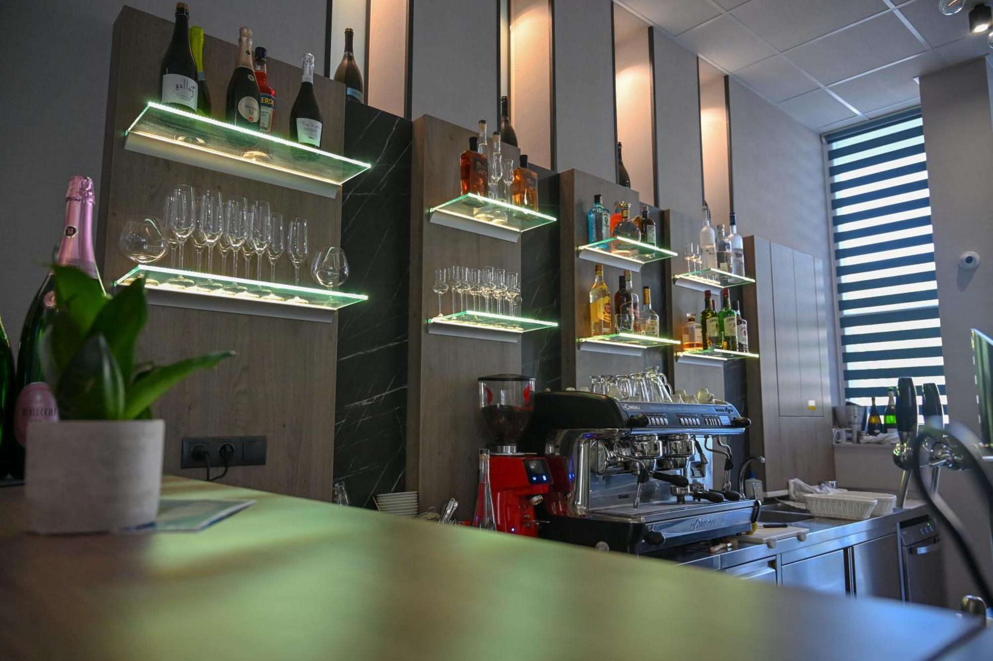 Nn Boutique Hotel Tiszaújváros Εξωτερικό φωτογραφία