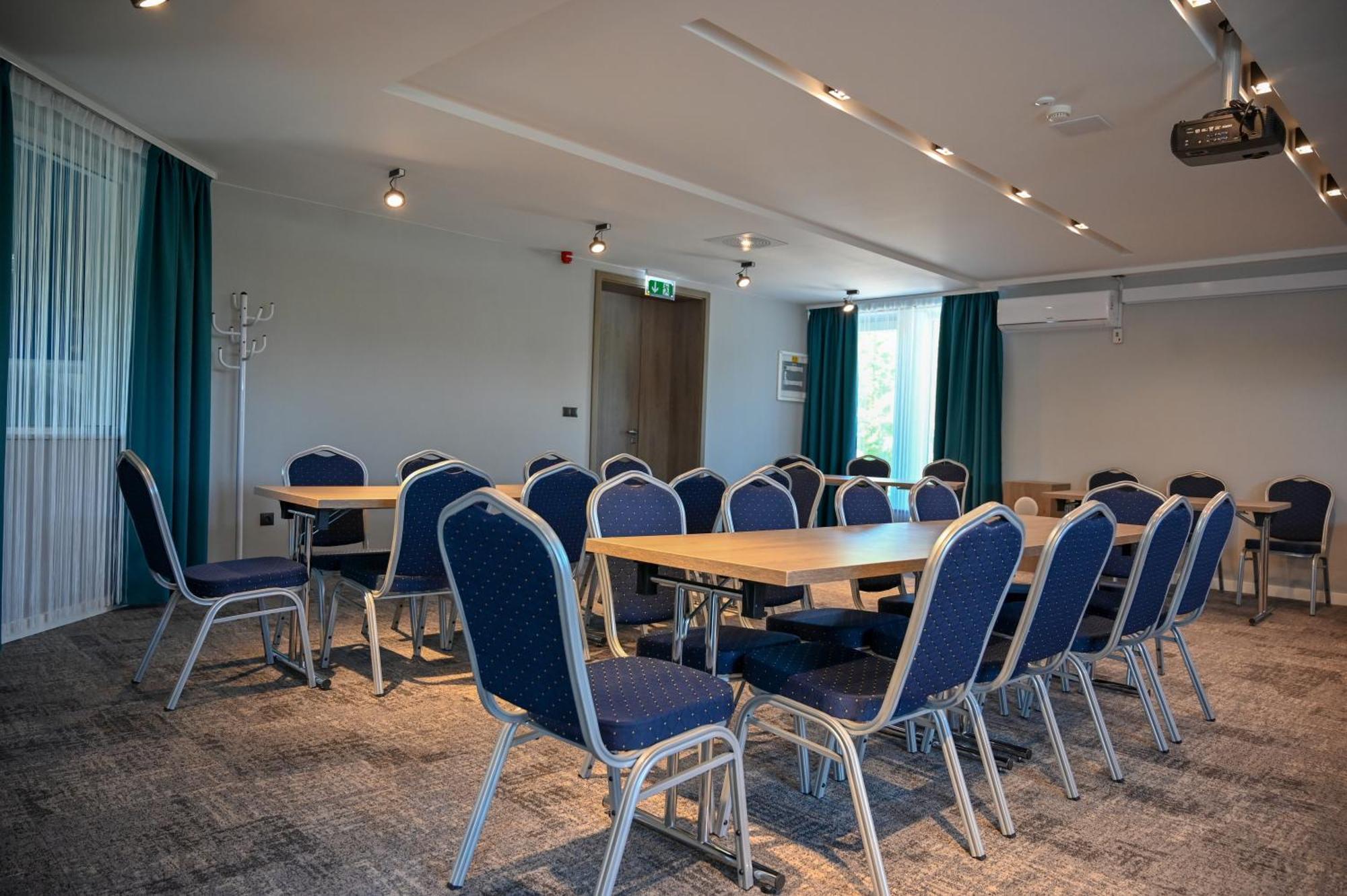 Nn Boutique Hotel Tiszaújváros Εξωτερικό φωτογραφία