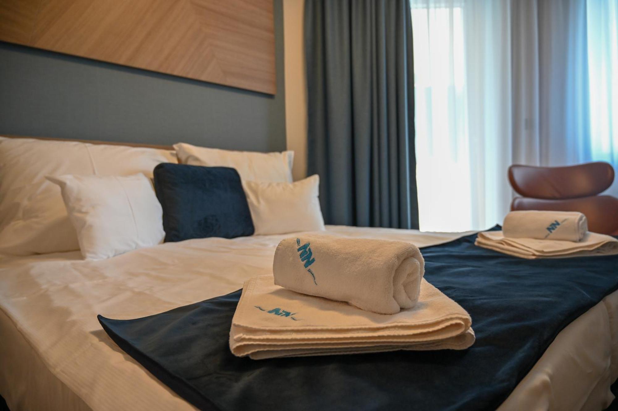 Nn Boutique Hotel Tiszaújváros Εξωτερικό φωτογραφία