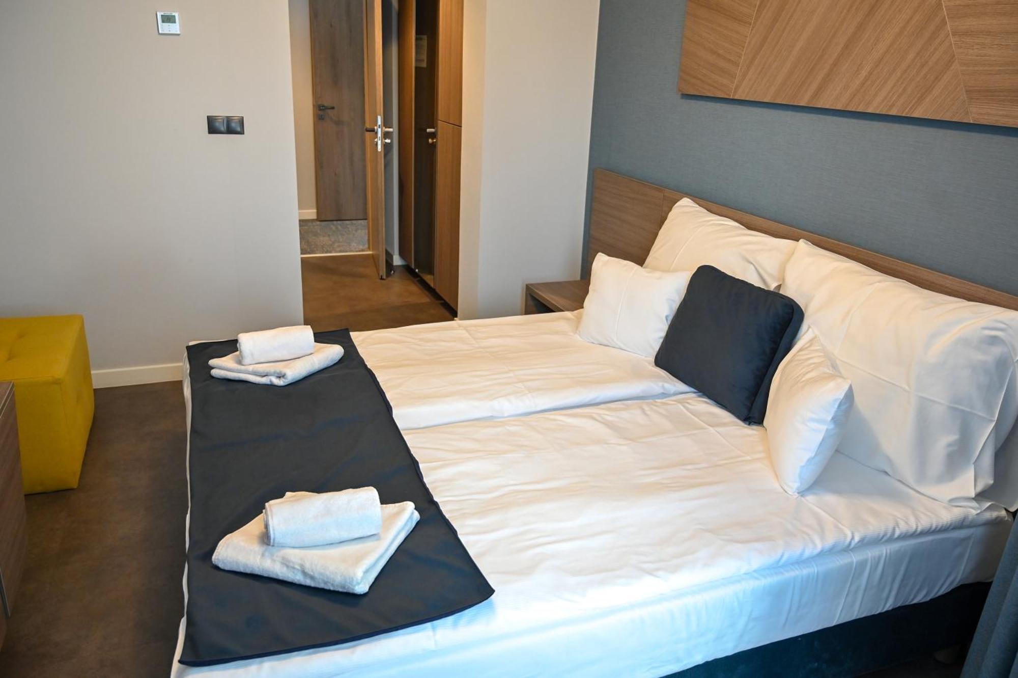 Nn Boutique Hotel Tiszaújváros Εξωτερικό φωτογραφία