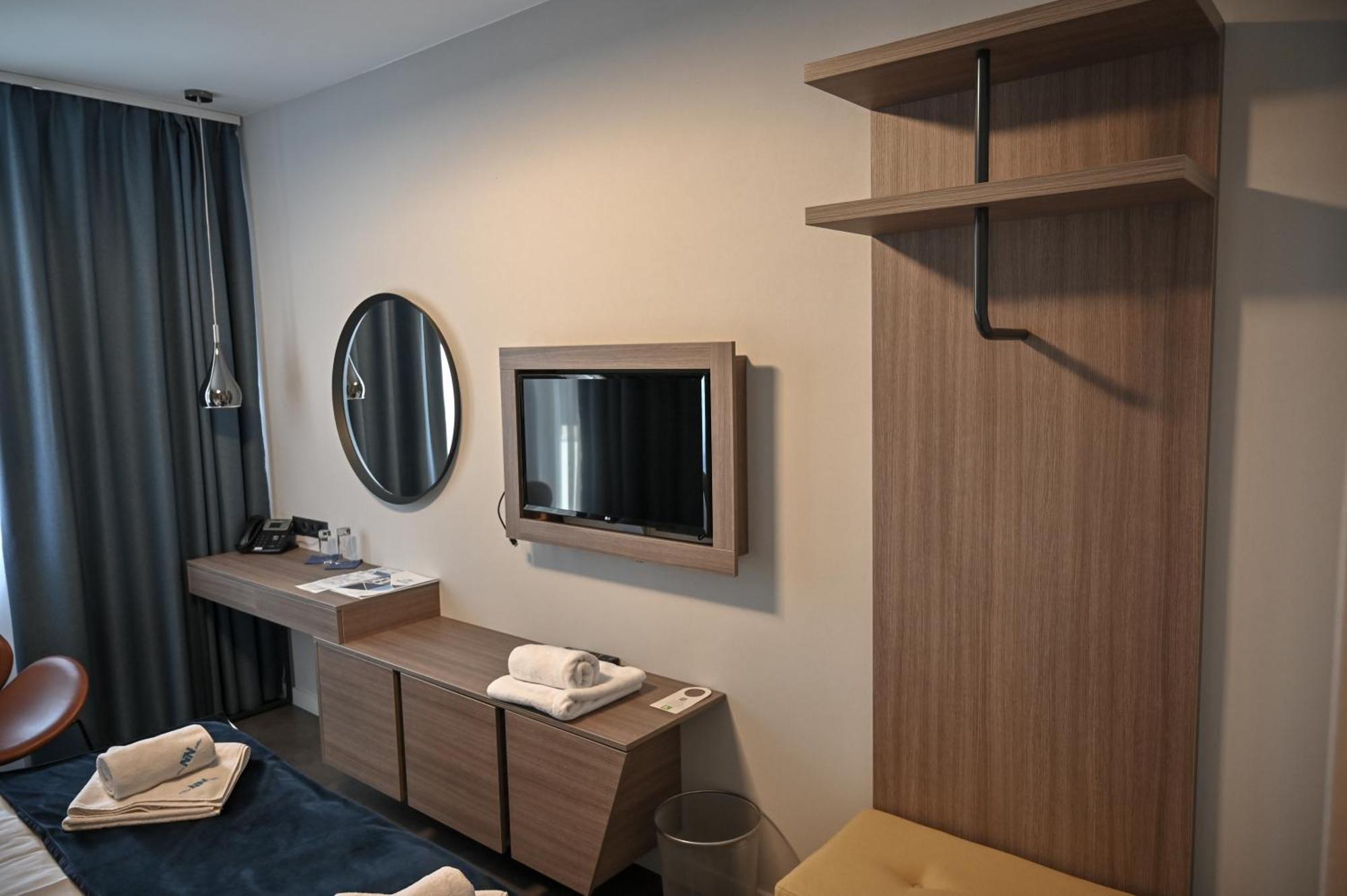 Nn Boutique Hotel Tiszaújváros Εξωτερικό φωτογραφία