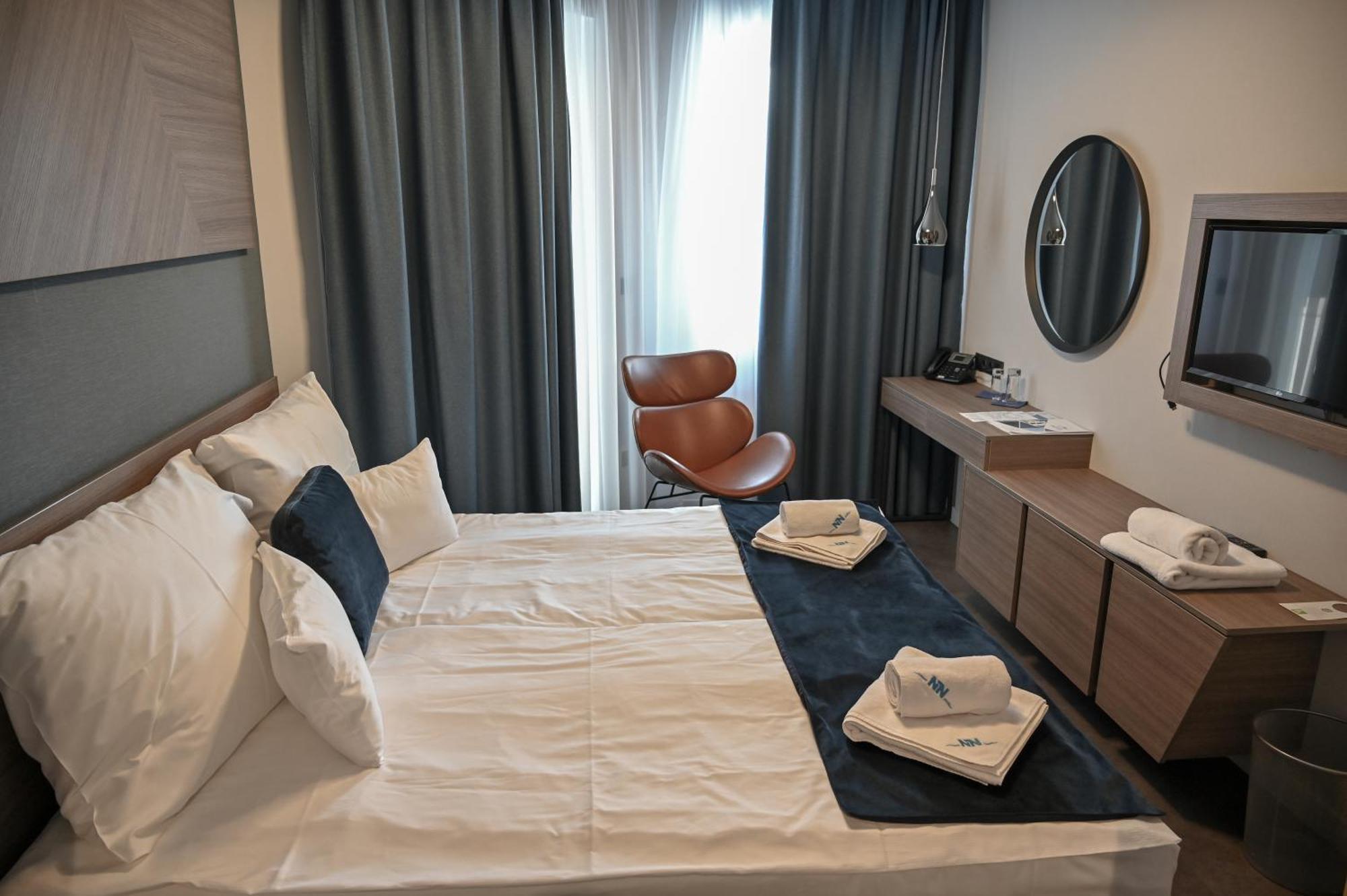 Nn Boutique Hotel Tiszaújváros Εξωτερικό φωτογραφία