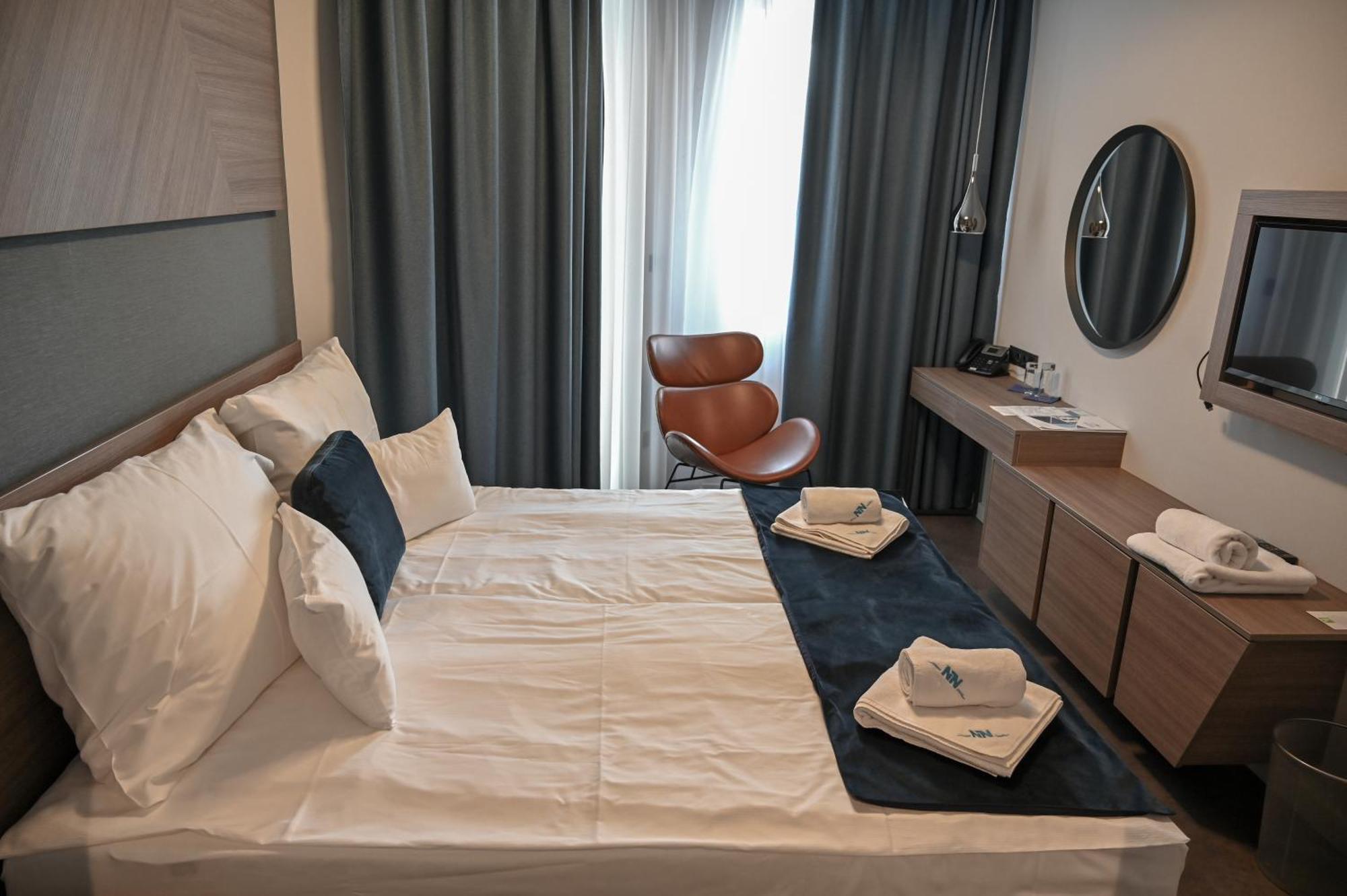 Nn Boutique Hotel Tiszaújváros Εξωτερικό φωτογραφία