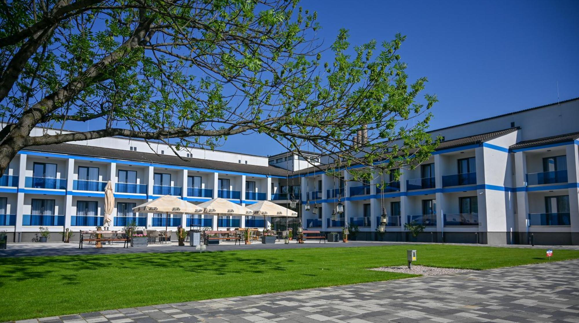 Nn Boutique Hotel Tiszaújváros Εξωτερικό φωτογραφία